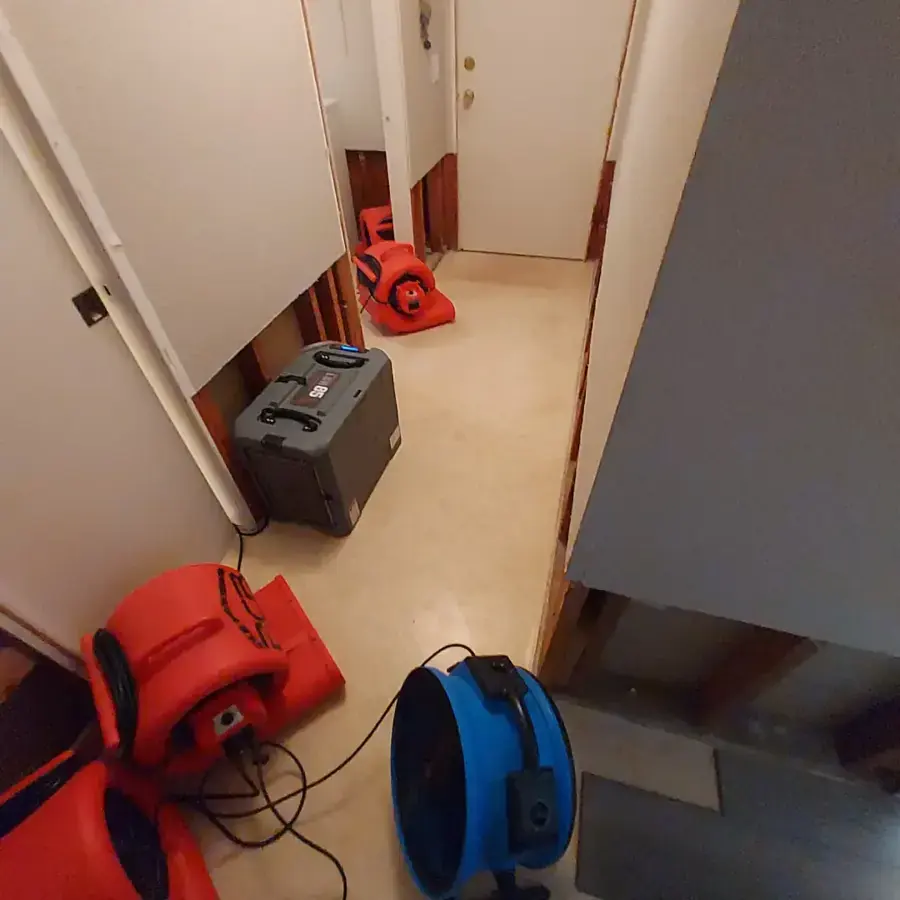 Air movers and a dehumidifier drying a Lake Elsinore hallway to the S500 goal